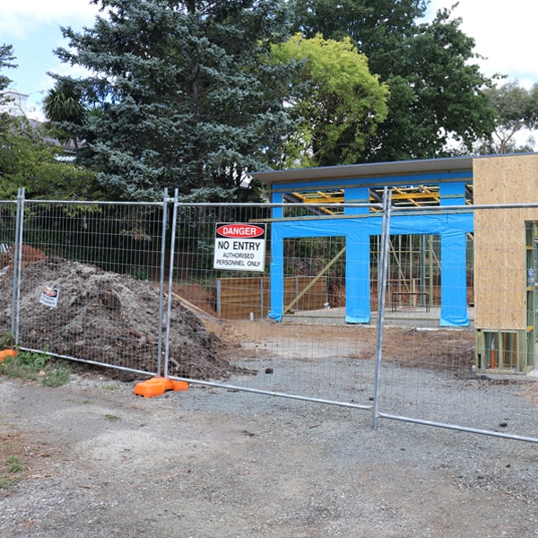 do you deliver and install temporary fencing and what's the price for these services in Lynnfield MA